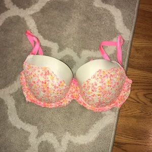 Victoria’s secret✨ Hot Pink Lightly Lined Lace Bra